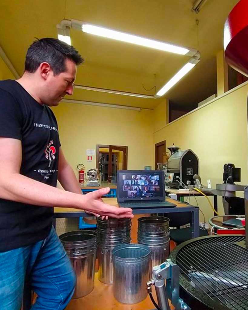 Simone Celli - trainer espresso academy - roasting