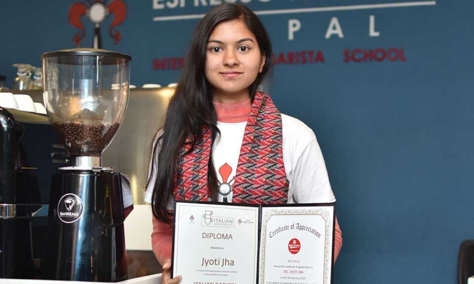 Scuola di Caffè in Nepal - Studentessa